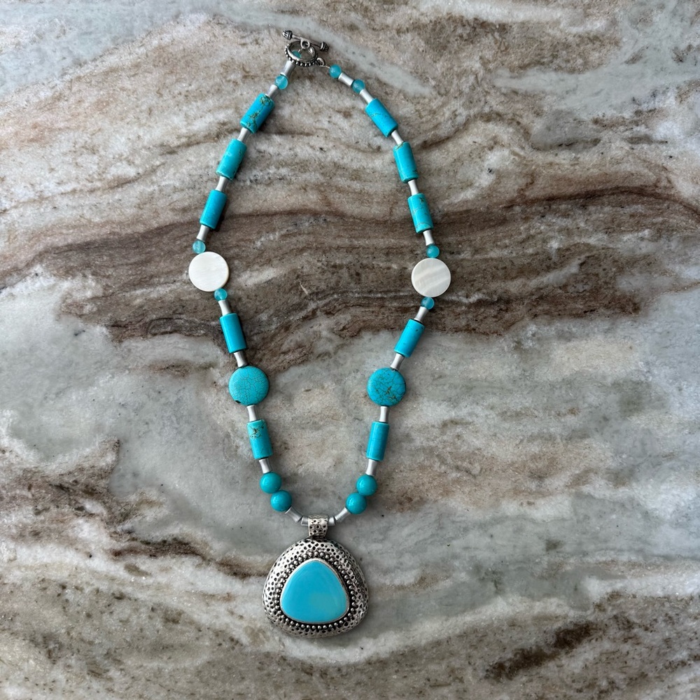 Handmade never worn! Turquoise(like) Beaded Necklace with Silver Accents 🩵